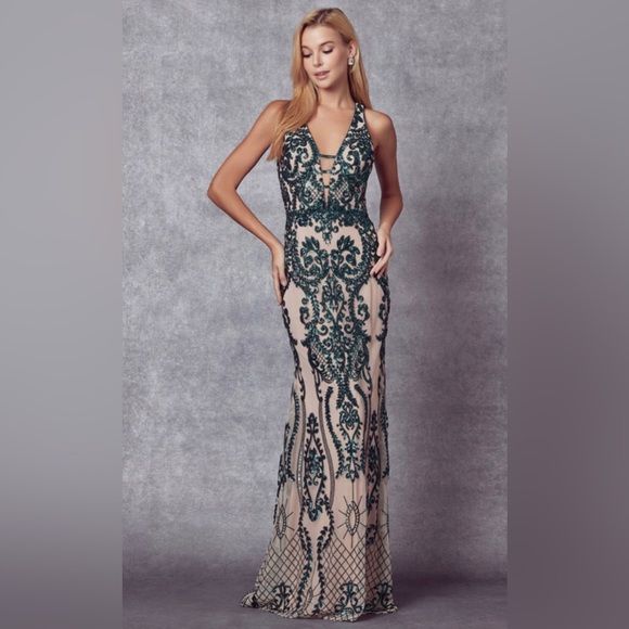 Juliet Formal Emerald Green Sequin & Nude Prom / Formal Dress W/ Cutout Back - Picture 2 of 10